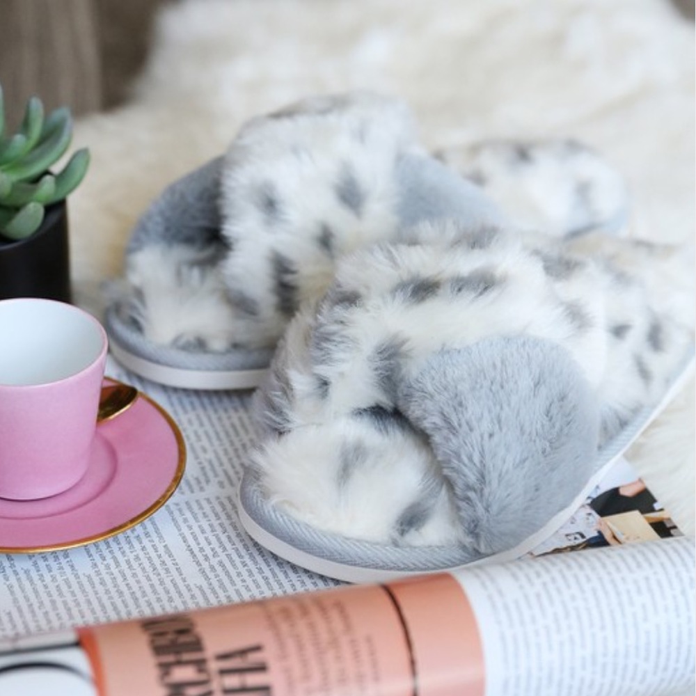 Fur Leopard Slippers Gray & White